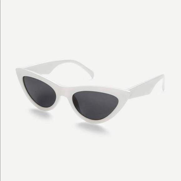 Cool White Cat Eye Fashion Sunglasses - Picture 3 of 4